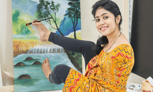 Jilumol Mariet Thomas painting with her foot.